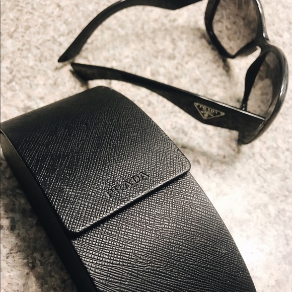 PRADA POLARIZED SUNGLASSES **like new** - Picture 2 of 4